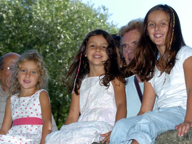 Geddington, Barrel Trundle, Grace Brown, 4, Alice Brown, 7, Holly Brown, 9. 2006
