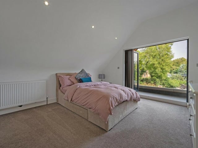 This converted chapel dates back to the twentieth century. The current owners built an extension in 2017.
