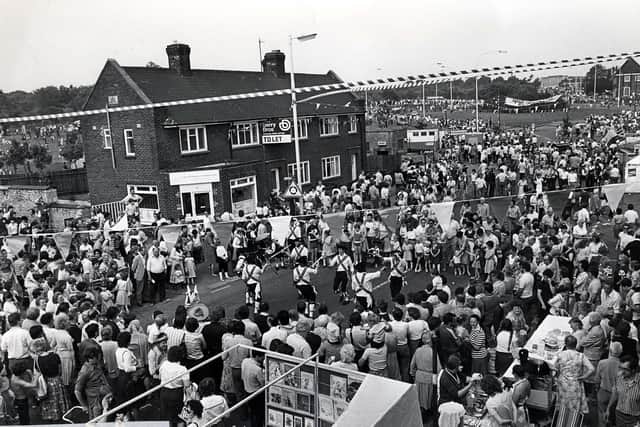 Morris men and spectators in The Jamb at the 1982 pole fair.