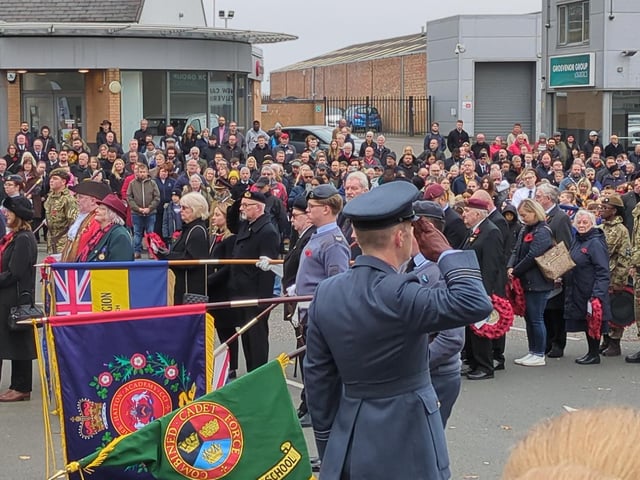Remembrance Sunday in Wellingborough - Hundreds pay their respects at war memorial