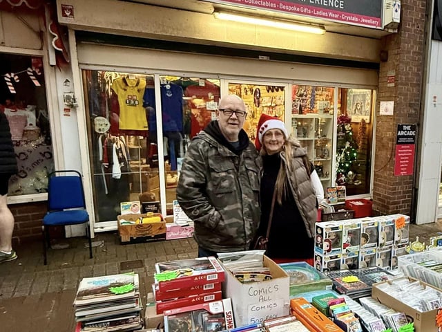 Christmas arrives in Rushden as crowd gathers in town centre for annual switch on