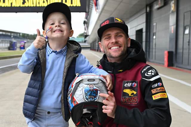 Luca Guintoli with Jake Dixon, giving the bespoke helmet the thumbs up!
