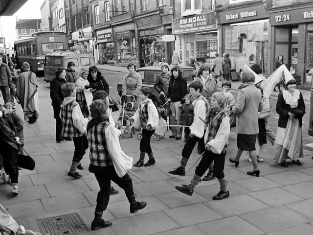 1980 MUMMERS PLAY BY MONTAGU SCHOOL IN KETTERING TOWN CENTRE Retro Christmas pictures from the 1980s:Christmas in the 1980s