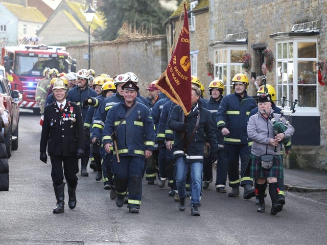 Geddington Volunteer Fire Brigade take on Northants Fire and Rescue:Geddington Boxing Day Squirt