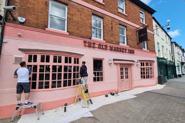 The Old Market Inn in Kettering has been painted pink