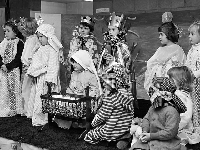 1979 CHRISTMAS AT TRESHAM PLAYGROUP Retro Christmas pictures from the 1980s:Christmas in the 1980s