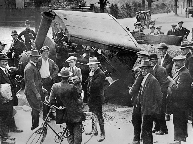 An early accident in London Road, Kettering