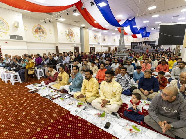 Hundreds Celebrate Diwali and Hindu New Year at BAPS Shri Swaminarayan Mandir in Wellingborough