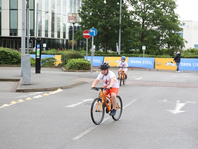 School pupils take part in the Kids of Steel mini triathlon in Corby/IMG