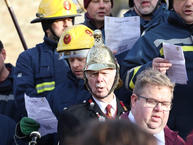 Geddington Volunteer Fire Brigade take on Northants Fire and Rescue:Geddington Boxing Day Squirt
