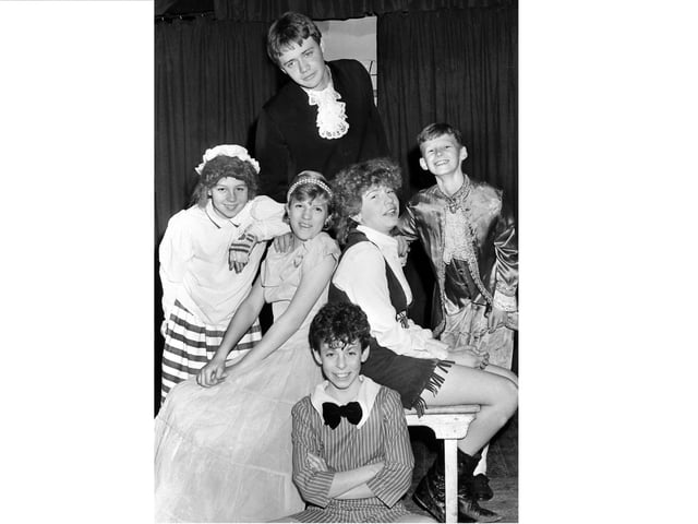 1988 PANTO REHEARSAL PARISH CHURCH ROOMS ROTHWELL Retro Christmas pictures from the 1980s:Christmas in the 1980s