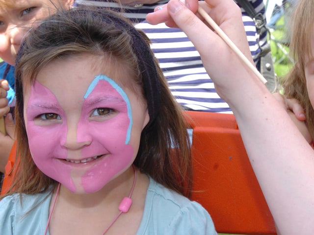 Corby Highland Gathering 2008: Isabel Bayliss gets her face transformed into a butterfly