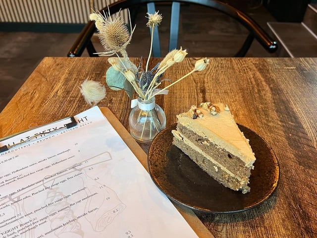 The Deli at 58 is an independent business serving artisan products from local suppliers. They offer freshly made breakfast, brunch and a variety of homemade cakes. Location: 58 Ward’s End, Loughborough, LE11 3HB.