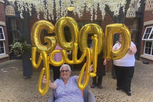 Elm Bank Residents Celebrate with the Team