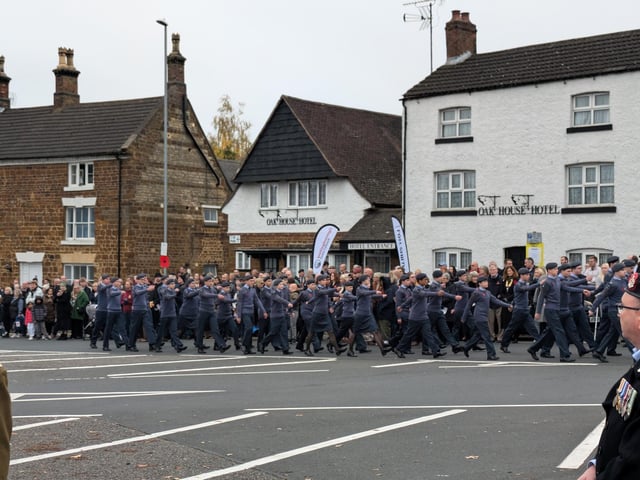Remembrance Sunday in Wellingborough - Hundreds pay their respects at war memorial
