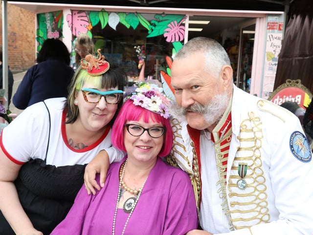 KettFest 2022 - colourful KettFest-goers
