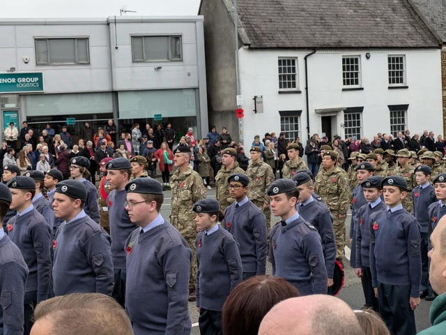 Remembrance Sunday in Wellingborough - Hundreds pay their respects at war memorial