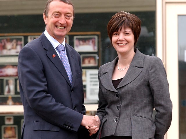 Head teacher retires at Latimer Arts College in Barton Seagrave - Incoming principal Siobhan Hearne with outgoing principal Chris Grimshaw - 2009