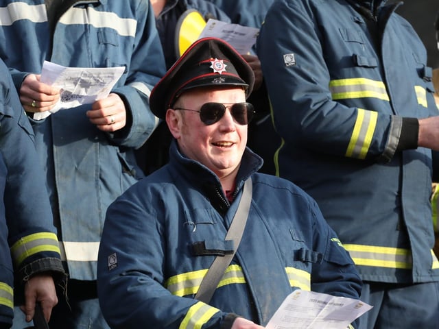 Geddington Volunteer Fire Brigade take on Northants Fire and Rescue:Geddington Boxing Day Squirt