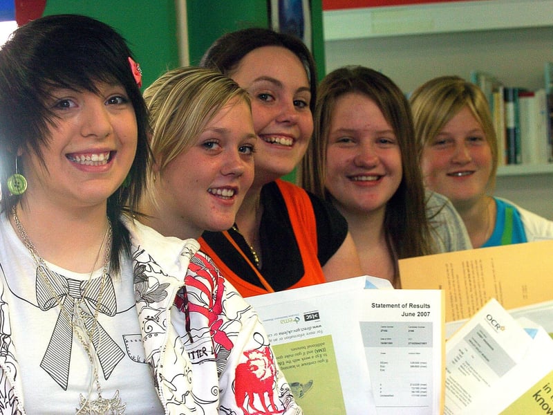 Kingswood 2007 GCSE results. Kerri O'Brien, Linzi Wright, Hayley Morgan, Amanda Syngajewski and Jodie Wyatt