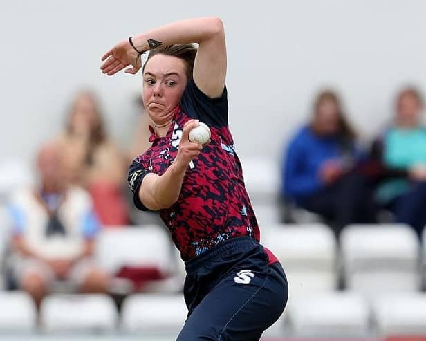 Beth Robinson claimed two wickets as the Steelbacks bowled out Middlesex for 169