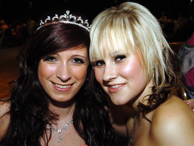 Wollaston School Prom: Sarah Lowther and Rachel Pouncey 2009