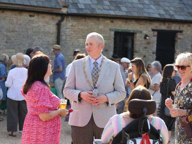 Art installation at Chester House for Cransley Hospice to mark the 25th anniversary of the Kettering hospice.
Artist Louise Crookenden-Johnson creator of the 500 handmade pottery robins, unveiled by Lord Lt James Saunders Watson
Friday, June 16, 2023