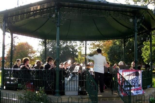 As part of the ‘Bands in the Park’ programme at Abington Park, local musician Duncan Craven will be performing from 2pm to 5pm on bank holiday Monday. His performance at the park is the final of nine he has done across the country throughout August.