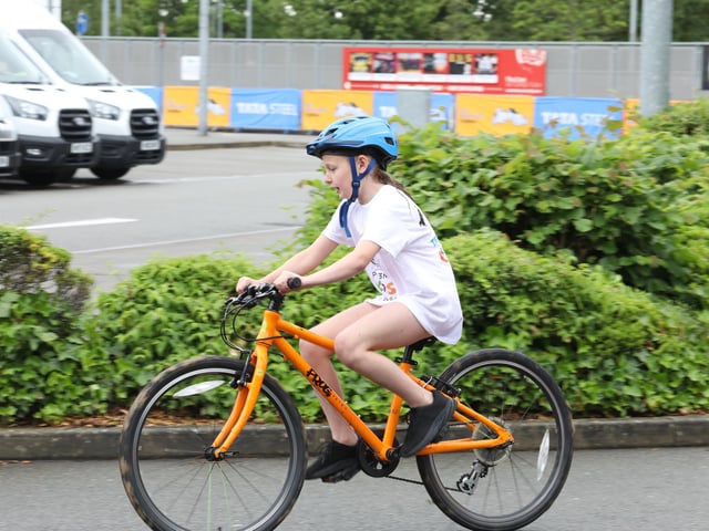 School pupils take part in the Kids of Steel mini triathlon in Corby/IMG