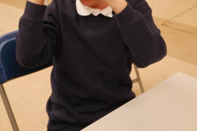 Pupil experiencing VR