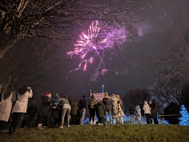 Thousands gather in Earls Barton Square for annual carol service