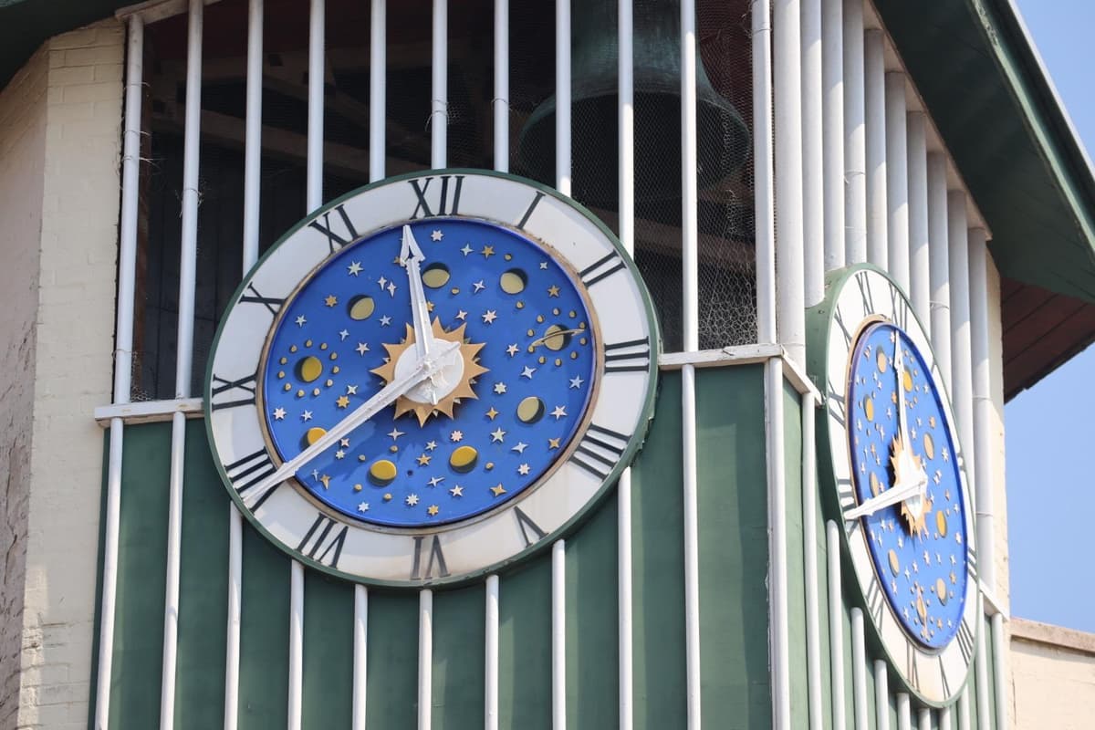 Corbin Clock Watch as Corby’s iconic town centre clock rings out for first time in ...