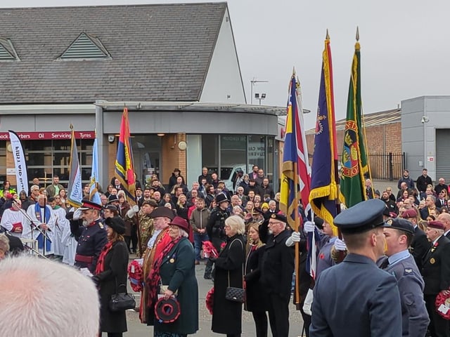 Remembrance Sunday in Wellingborough - Hundreds pay their respects at war memorial