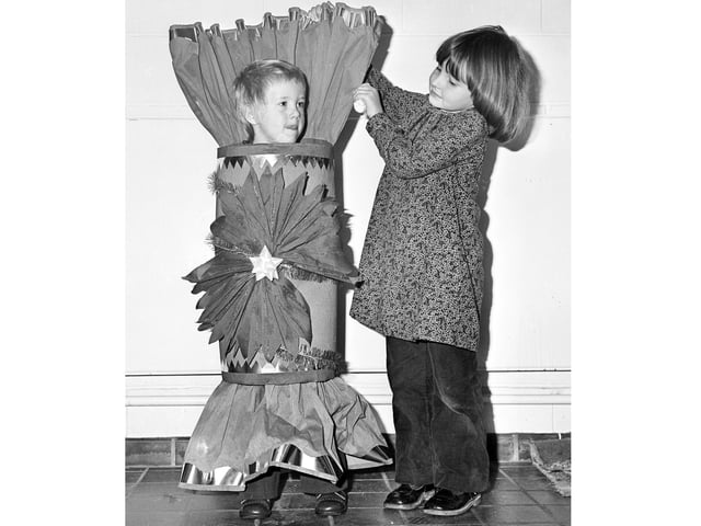 1979 CHRISTMAS AT TRESHAM PLAYGROUP Retro Christmas pictures from the 1980s:Christmas in the 1980s