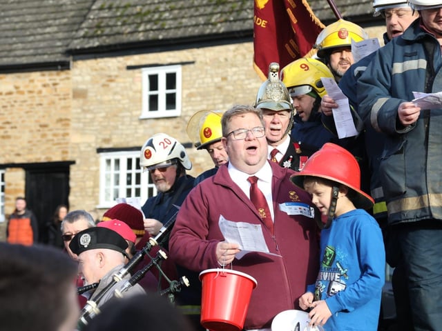 Geddington Volunteer Fire Brigade take on Northants Fire and Rescue:Geddington Boxing Day Squirt
