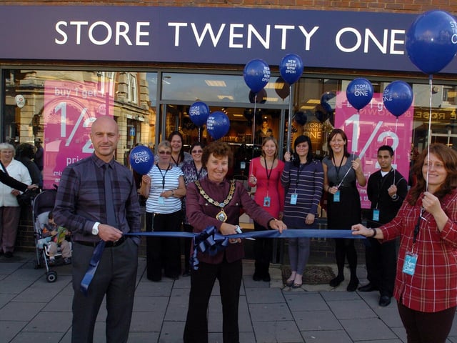 Rushden, Store Twenty One, opening of new shop on the High St. l-r Carlo Imbornone (regional manager) Mayor of Rushden Carol Childs, and Sarah Palmer (store manager) with staff members - September 2010