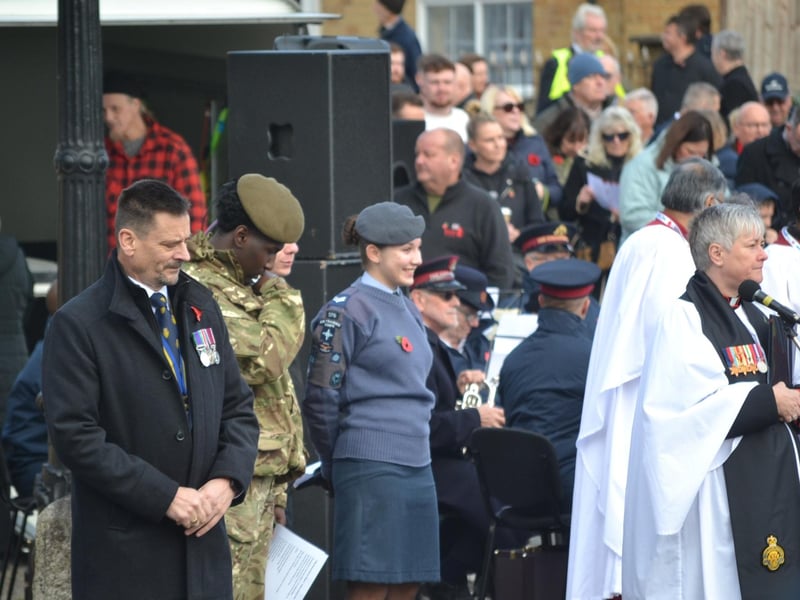 Hundreds gather at Broad Green in Wellingborough to pay respects at Remembrance Sunday service