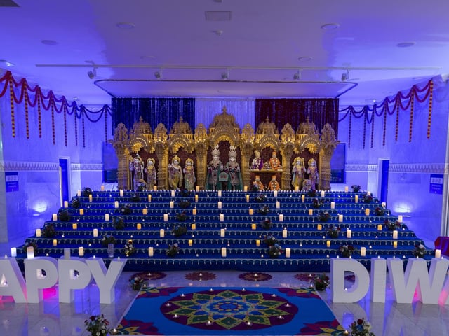Hundreds Celebrate Diwali and Hindu New Year at BAPS Shri Swaminarayan Mandir in Wellingborough