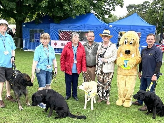 Crowds resist the rain and descend on Hall Park to enjoy the day.