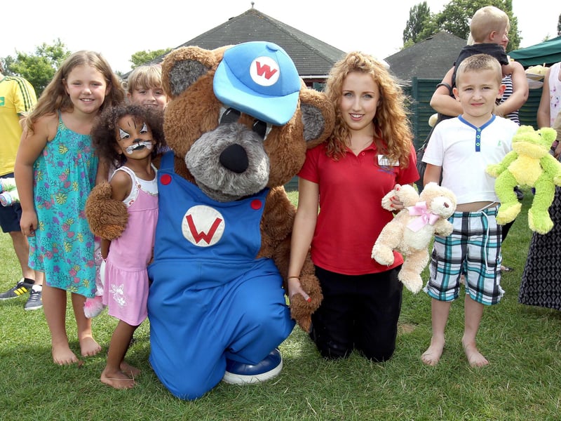 Wicksteed Park teddy bear chain world record attempt 2013