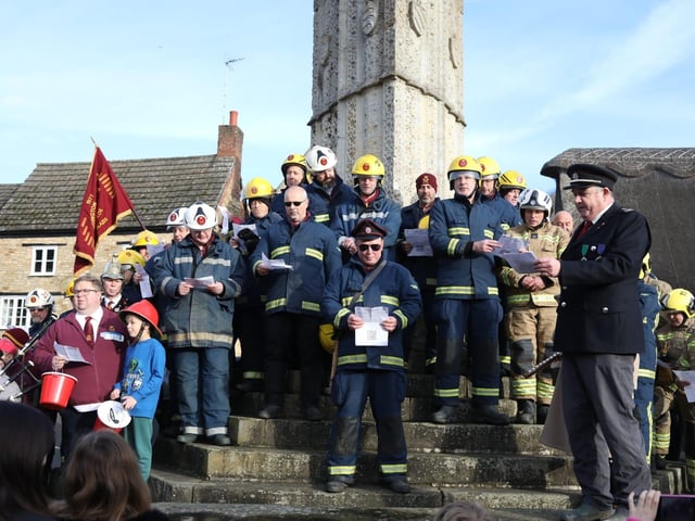 Geddington Volunteer Fire Brigade take on Northants Fire and Rescue:Geddington Boxing Day Squirt