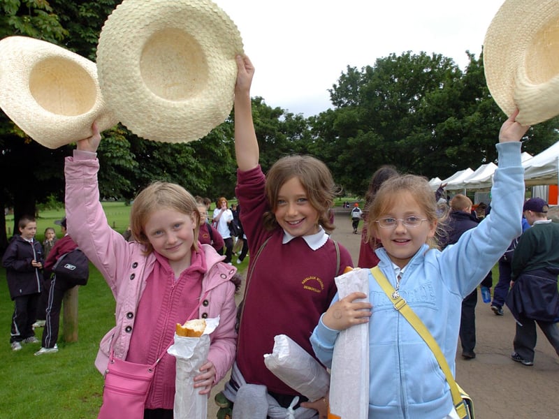 Levez Les Chapeaux! Desborough Havelock students raise their hats.