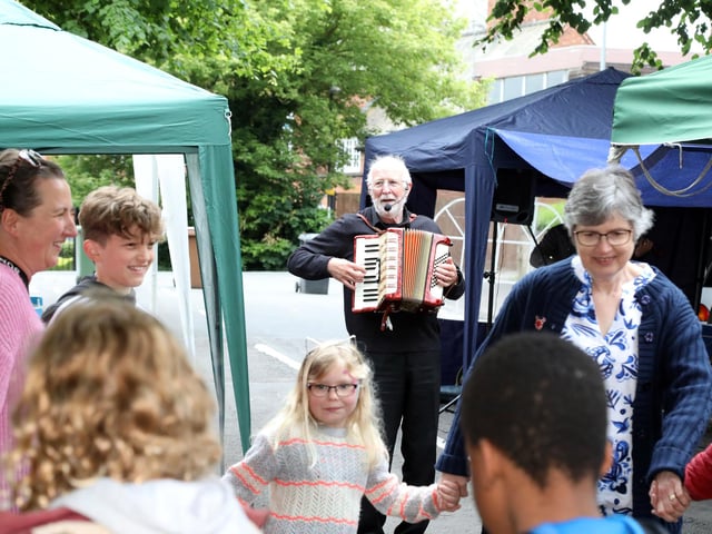Wellingborough, Castle Street barn dance and party