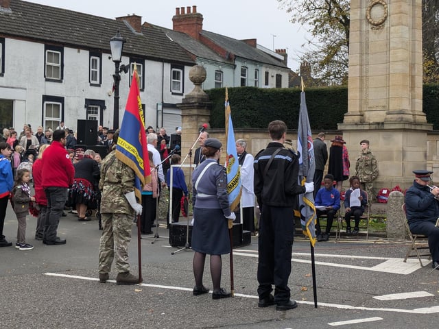 Remembrance Sunday in Wellingborough - Hundreds pay their respects at war memorial