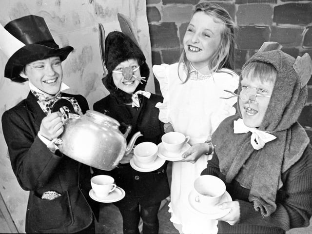 1982 GADS PLAY REHEARSALS Retro Christmas pictures from the 1980s:Christmas in the 1980s