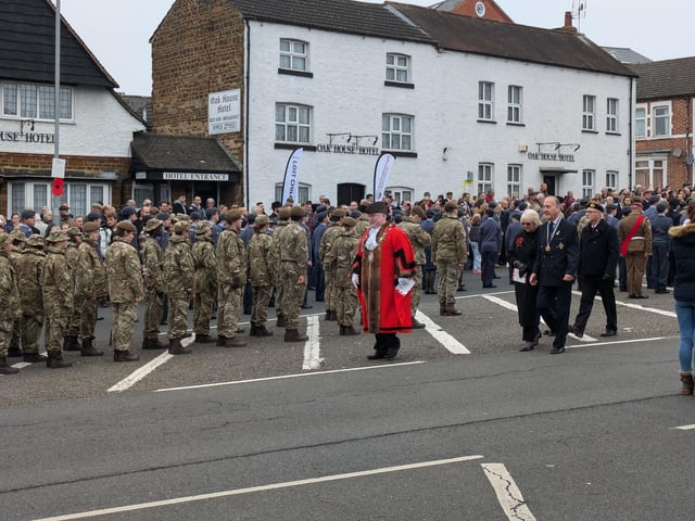 Remembrance Sunday in Wellingborough - Hundreds pay their respects at war memorial