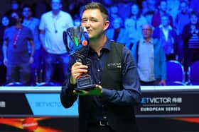 Kyren Wilson kisses the trophy after his BetVictor European Masters success. Picture courtesy of World Snooker Tour