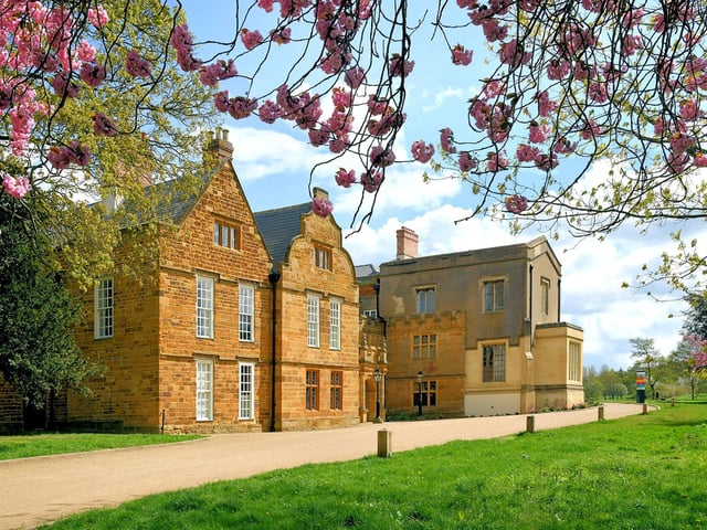 The 900-year-old Delapre Abbey is your starting point on this trail, which stretches for 10 miles and will take around four hours to complete. It’s a long walk, but one with plenty of places to stop and explore. From the abbey’s historic grounds, you’ll have the chance to see plenty of wildlife, with three pubs (The Four Pears, The Old Cherry Tree, and the White Hart) along the way.