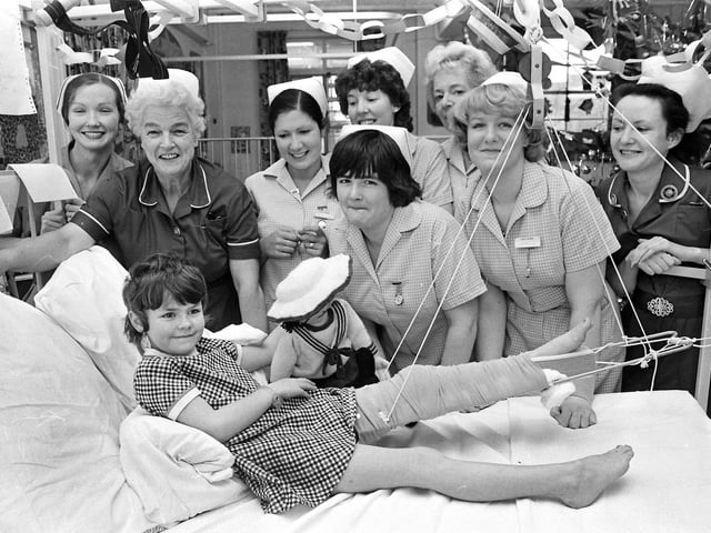 KGH NURSES WORKING CHRISTMAS 1980 Retro Christmas pictures from the 1980s:Christmas in the 1980s