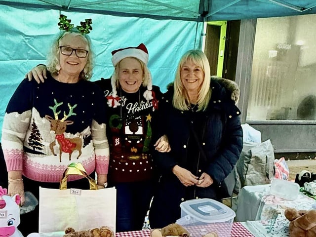 Christmas arrives in Rushden as crowd gathers in town centre for annual switch on